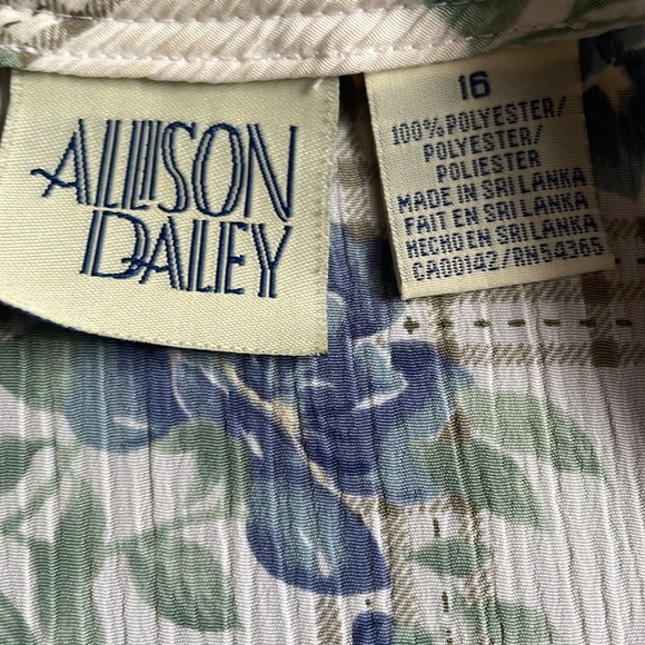 Vintage polyester floral short sleeve button down blouse by Alison Dailey - Picture 3 of 6